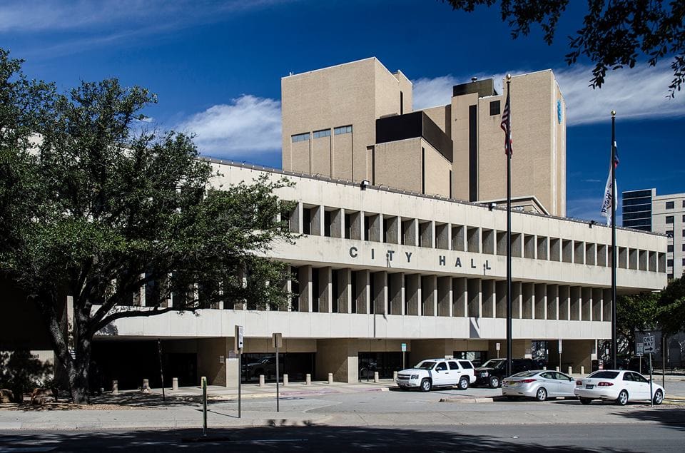 Did Fort Worth’s City Council Defy Abbott by Banning In-Person Worship?