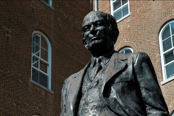 Plano West grad Obukwelu expected to help shore up Arkansas front court