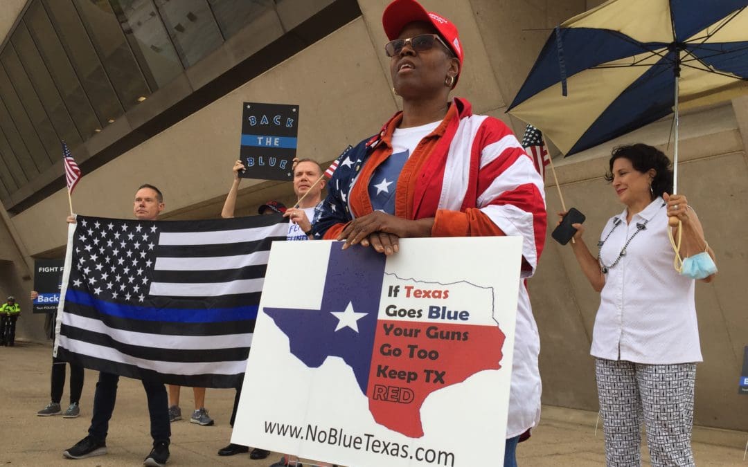 Citizens Rally to ‘Back the Blue’ in Dallas