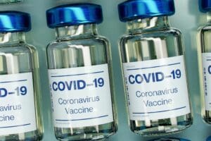 Lawmakers Ask Abbott to Stop Distributing COVID Vaccines for Young Children
