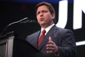 Texas Sheriff Files Criminal Charges Over Florida’s Transport of Illegal Aliens